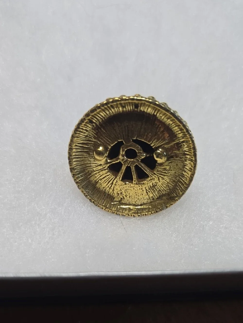 N/A elegant gold